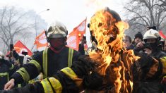 [Vidéo] Des pompiers s’immolent symboliquement par le feu pour dénoncer leurs conditions de travail