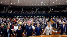 Le Parlement européen ratifie le Brexit lors d’un vote chargé d’émotion