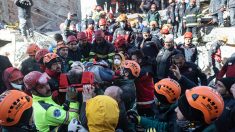 Turquie: les secouristes à la recherche de survivants après le séisme