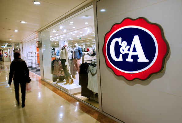 200 emplois menacés suite à l'annonce de la fermeture de 30 magasins C&A en France. (Photo :  PHILIPPE HUGUEN/AFP via Getty Images)