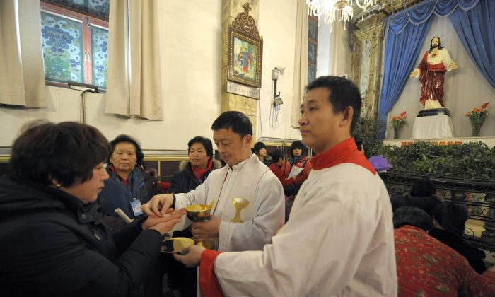 Pourquoi le rêve de la Chine est la nouvelle menace pour l’ordre mondial. Messe de Noël dans une église catholique à Pékin, le 24 décembre 2009. (Liu Jin/AFP/Getty Images)