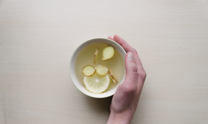 Le thé au gingembre est un excellent énergisant matinal qui peut vous aider à perdre du poids. (Dominik Martin/Unsplash)