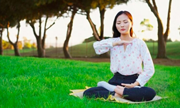 Genia a lutté contre 5 récidives de cancer en 13 ans et a finalement été guérie après avoir commencé à pratiquer les exercices méditatifs de Falun Dafa. (The Epoch Times)