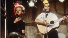 La reprise de « Sound of Silence » de Simon et Garfunkel par un chanteur de heavy metal abasourdit le public