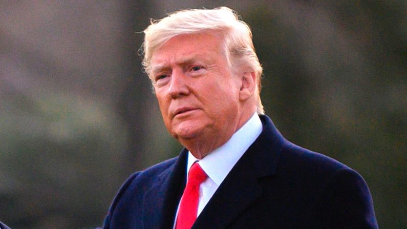 Le président Donald Trump, sortant de la Maison-Blanche à Washington, le 18 décembre 2019. (Jim Watson/AFP via Getty Images)