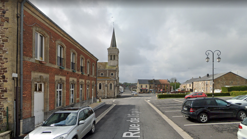 C'est dans ce bâtiment, situé sur la place principale du village de Bourg-Fidèle, que l'Association Aurélien et Jason a ses locaux et accompagne les familles depuis 10 ans. (Capture d'écran/Google Maps)