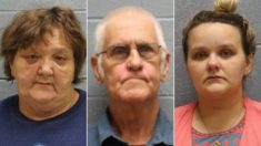4 enfants maltraités ont été enfermés dans des cages de fortune, la police de l’Alabama signale que 3 personnes ont été arrêtées