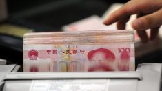 Le régime chinois désinfecte et détruit l’argent liquide pour contenir le coronavirus