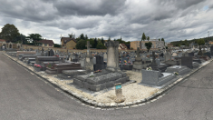 [VIDÉO] Un bus termine sa course dans le cimetière de Corbeil-Essonnes, détruisant plusieurs tombes