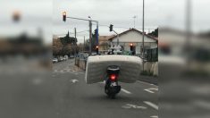 Hérault : « fatigué par sa nuit », il transporte un matelas sur son scooter et se fait arrêter par les gendarmes