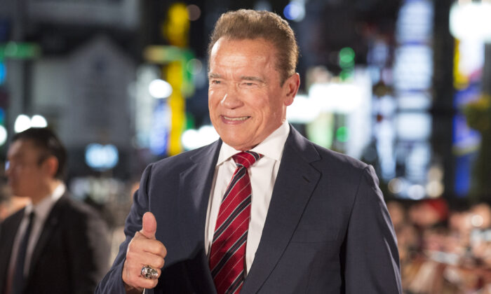 Arnold Schwarzenegger assiste à la première japonaise de Terminator: Dark Fate à Shinjuku Kabuki-cho Godzilla Road à Tokyo, Japon, le 6 novembre 2019 (Yuichi Yamazaki / Getty Images)