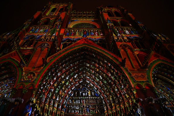Le son et lumière marquant le début des festivités des 800 ans de la cathédrale d'Amiens, le 21 novembre 2019. (CHRISTOPHE ARCHAMBAULT/AFP via Getty Images)