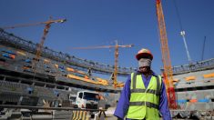 Mondial-2022 au Qatar: un juge français enquête sur des accusations de « travail forcé » visant Vinci