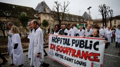 Crise à l’hôpital : des centaines de médecins démissionnent pour faire pression sur le gouvernement