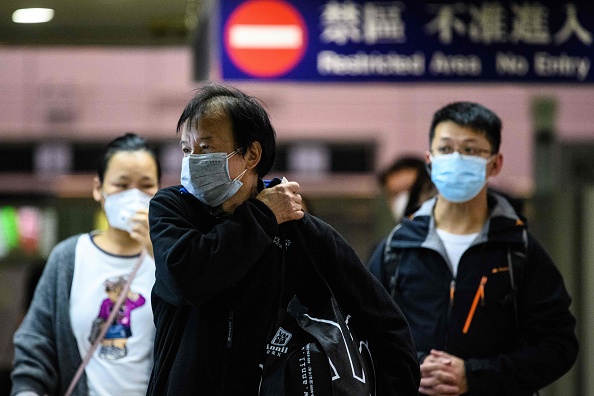 Dans le contexte de la paralysie de la Chine par la peur du virus, Pékin a reconnu avoir un besoin urgent de masques, de combinaisons et des lunettes de protection pour faire face à l'épidémie.  (Photo : ANTHONY WALLACE/AFP via Getty Images)