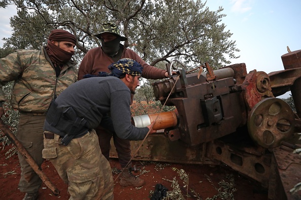 Des combattants rebelles syriens à Idlib, au nord-ouest de la Syrie. (Photo : OMAR HAJ KADOUR/AFP via Getty Images)