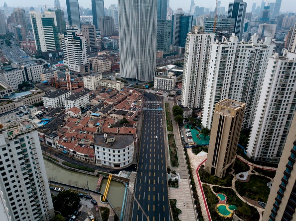 Cette photographie aérienne montre une voie déserte dans le quartier de Hongkou, habituellement très fréquenté à Shanghai, le 7 février 2020.(Photo : NOEL CELIS/AFP via Getty Images)