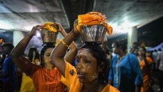 Malaisie: les Hindous défient la peur du coronavirus pour assister à un festival