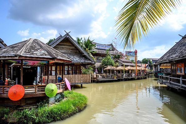 -Le 12 février 2020. Le marché flottant à Pattaya est vide. Pattaya est l'une des principales destinations des touristes chinois est presque désertée en raison de la propagation du coronavirus COVID-19. Photo de MLADEN ANTONOV / AFP via Getty Images.