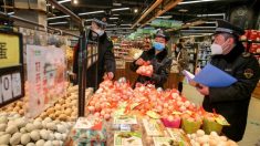 Une vidéo de fonctionnaires chinois confisquant des provisions d’une épicerie dans une ville touchée par le virus suscite l’indignation