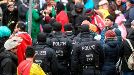 Allemagne: une voiture fonce dans un défilé de carnaval, au moins 15 blessés dont des enfants