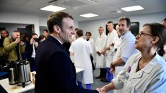 Emmanuel Macron à la Pitié-Salpêtrière pour rassurer les Français et encourager le personnel hospitalier
