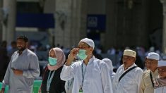 A La Mecque, les pèlerins se protègent du coronavirus et s’en remettent à Dieu