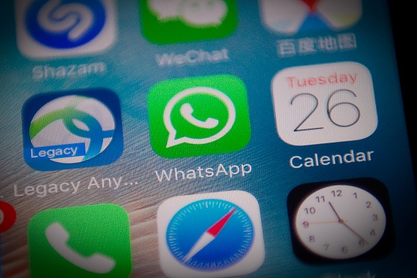 Lancée en 2011 et rachetée par Facebook en 2014, WhatsApp revendiquait il y a quelques mois encore 1,5 milliard d'usagers. (Photo : NICOLAS ASFOURI/AFP via Getty Images)