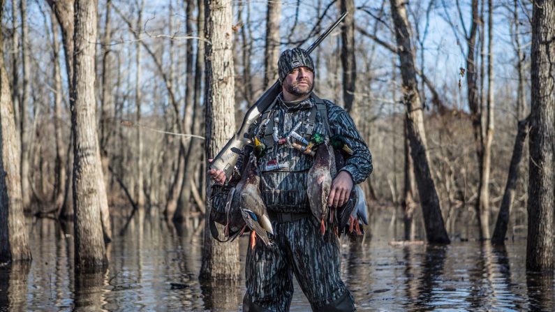 Chad Belding lors d'une chasse au canard. (Tom Rassuchine/The Fowl Life)