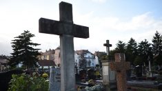 Pyrénées-Orientales: des tombes dégradées et des croix renversées au cimetière de Osséjà