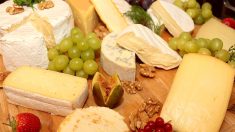 Les Grands Buffets de Narbonne: record mondial du plus grand plateau de fromages permanent