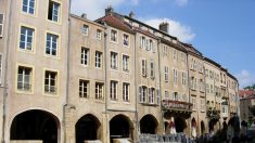 Un défi lancé au maire de Metz : parcourir les rues du centre-ville les yeux bandés