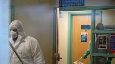 Le Britannique qui a transmis le coronavirus à 11 personnes en France est sorti de l’hôpital et dit être complètement guéri