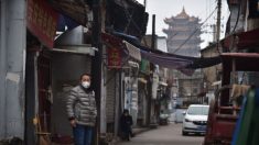 Un fonctionnaire chinois dévoile les mesures laxistes de lutte contre le coronavirus dans la ville de Wuhan