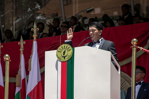 Andry Rajoelina président de la République de Madagascar, a lui-même encouragé tout ce petit commerce d'opportunité en s'autorisant une ordonnance toute personnelle. Photo RIJASOLO / AFP via Getty Images.