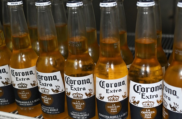 Bouteilles de bière mexicaine Corona.   (Photo : RODRIGO ARANGUA/AFP via Getty Images)