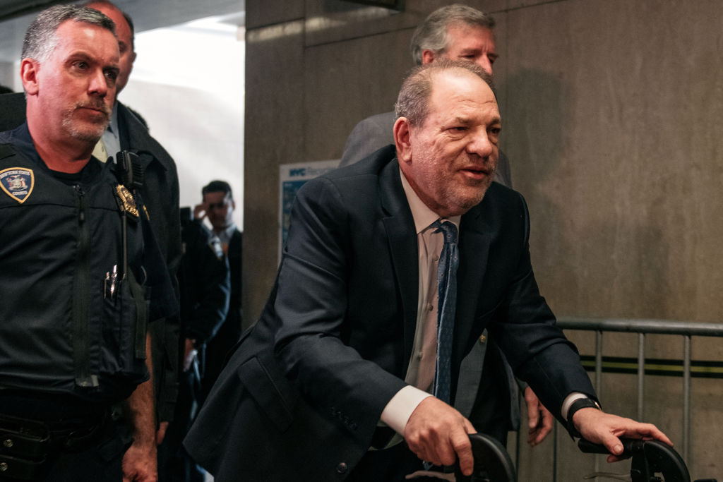 La condamnation pour viol de Harvey Weinstein en 2020 est annulée par la cour d'appel de New York