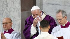 Le pape renonce à une retraite spirituelle à cause d’un « rhume » quelques jours après une messe pour le coronavirus