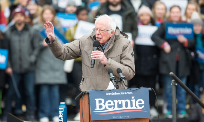 Le sénateur Bernie Sanders, candidat démocrate à la présidence, s'exprime lors d'un rassemblement à Boston, Massachusetts, le 29 février 2020. (Scott Eisen/Getty Images)
