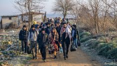 Migrants : les frontières de l’Europe resteront « fermées », déclare Jean-Yves Le Drian