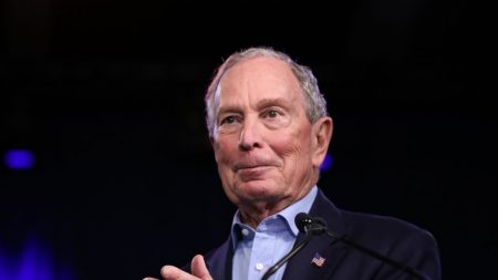 Mike Bloomberg se retire de la primaire démocrate et soutient Joe Biden