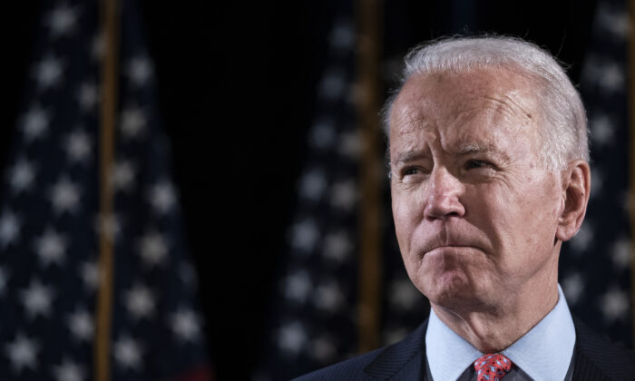 Candidat à la présidentielle démocratique, l'ancien vice-président Joe Biden à l'hôtel Du Pont à Wilmington, Del., Le 12 mars 2020. (Drew Angerer / Getty Images)
