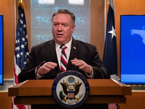 Le secrétaire d'État américain Mike Pompeo prend la parole lors d'une conférence de presse au Département d'État à Washington DC, le 17 mars 2020. (Photo : NICHOLAS KAMM/AFP via Getty Images)