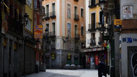 L’Espagne arrête son économie « non essentielle » après un nouveau record de morts