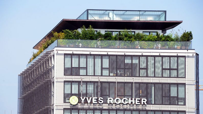 L'immeuble d'Yves Rocher, fabricant de cosmétiques, au centre de Rennes, dans l'ouest de la France. (Photo credit should read DAMIEN MEYER/AFP via Getty Images)
