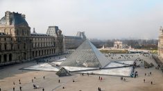 Coronavirus en France: le musée du Louvre reste fermé, Macron modifie son agenda