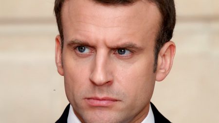 Covid-19 : Emmanuel Macron réunit lundi un déjeuner en « format Conseil de défense »