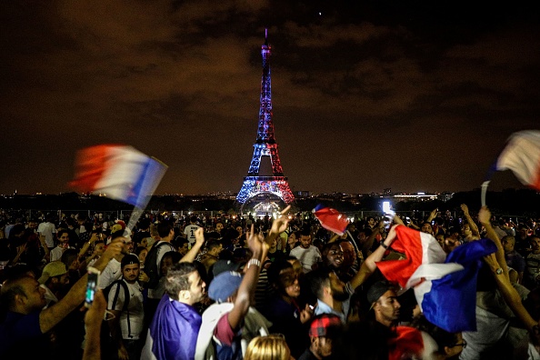 Photo d'illustration. Célébrations au Trocadéro, Paris, le 15 juillet 2018, suite à la finale de la Coupe du monde de football en Russie entre la France et la Croatie. (Photo : GEOFFROY VAN DER HASSELT/AFP via Getty Images)