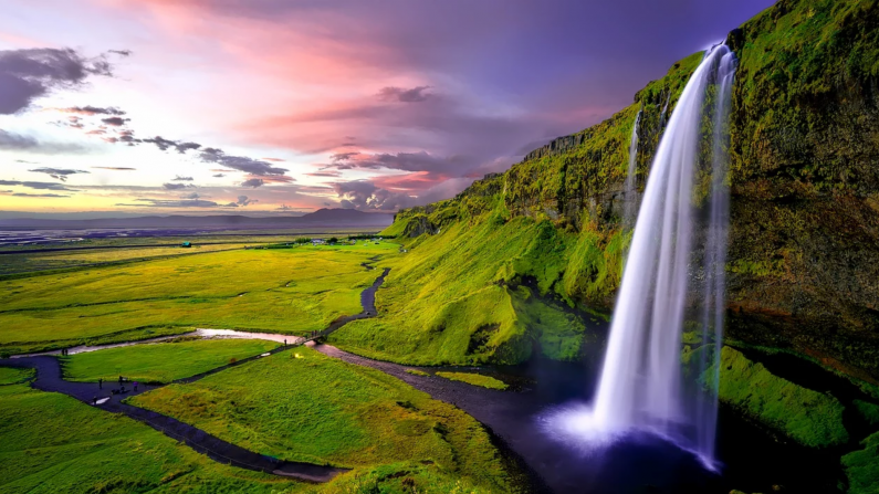 Les chutes de Seljalandsfoss en Islande 