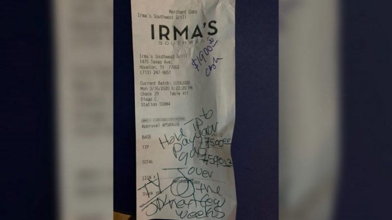 Une photo du reçu avec le pourboire de 9 400 $ laissé par le couple au restaurant Irma's Southwest à Houston, Texas. (Avec l'aimable autorisation de Louis Galvan)

